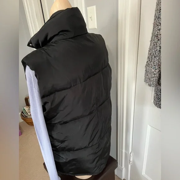 Rue 21 Vest - Picture 2 of 6